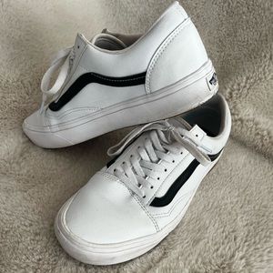 Men’s Vans Custom Comfy Cush size 9.5